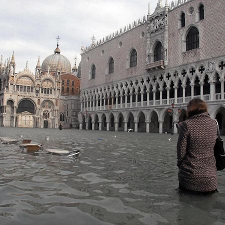 Raggio Di Sole Dietro Piazza San Marco 베니스 외부 사진