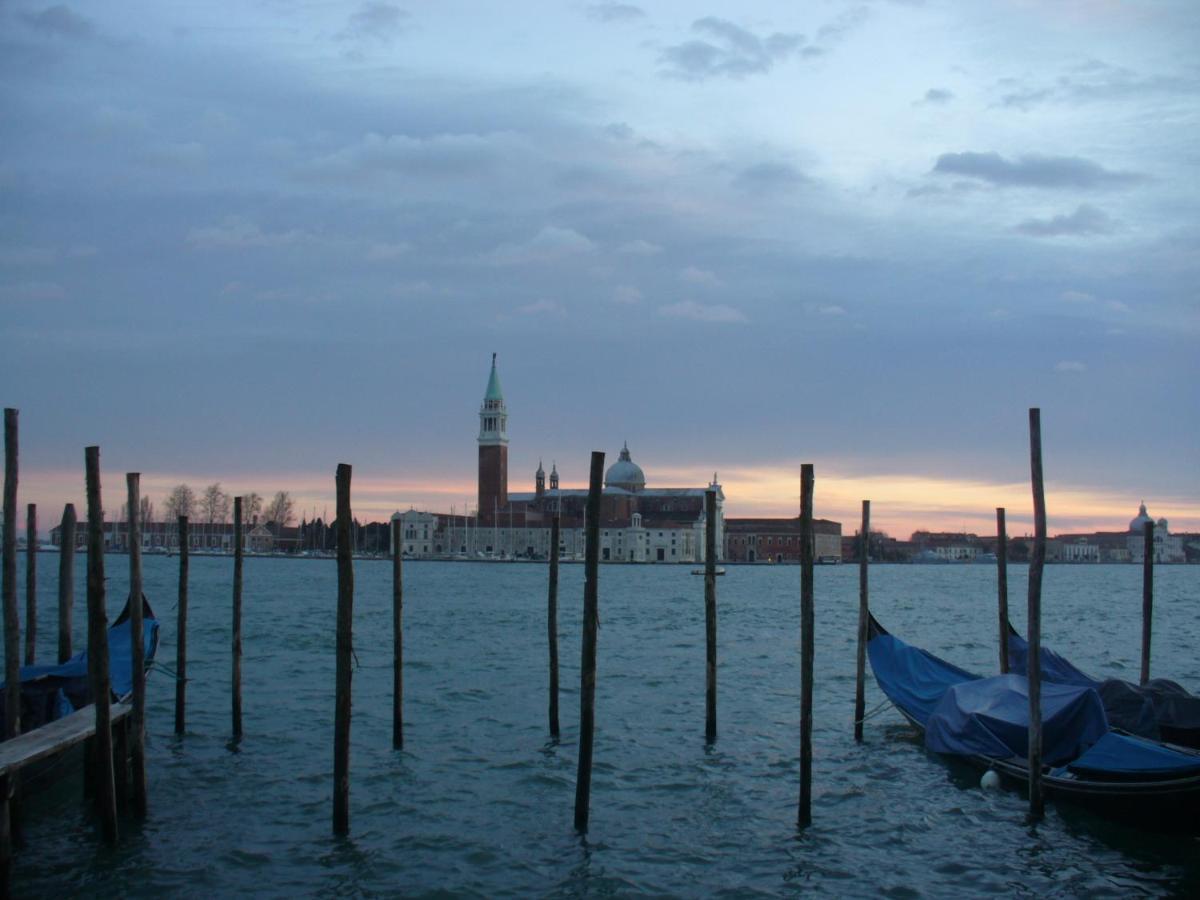 Raggio Di Sole Dietro Piazza San Marco 베니스 외부 사진